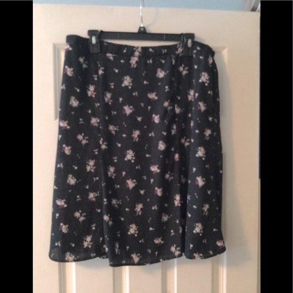 Floral and dot skirt size XL - Picture 3 of 5